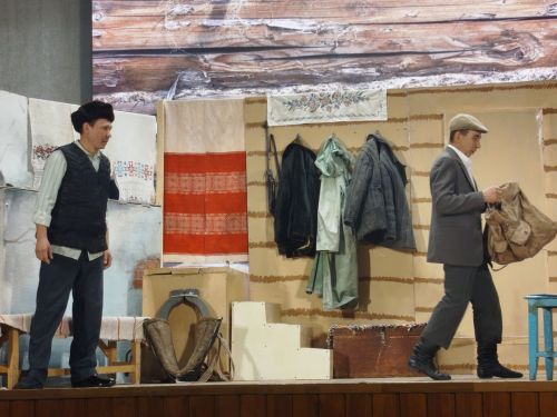 В преддверии 80-летия Великой Победы народный театр «Ак жилкэн» показал премьеру спектакля «Ана хөкеме» («Материнское решение») по мотивам драматурга Ангама Атнабаева