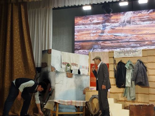 В преддверии 80-летия Великой Победы народный театр «Ак жилкэн» показал премьеру спектакля «Ана хөкеме» («Материнское решение») по мотивам драматурга Ангама Атнабаева