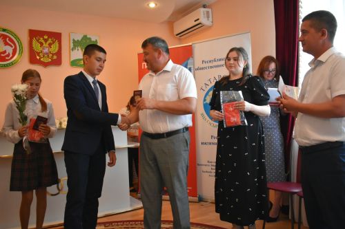 Молодым кайбичанам вручили паспорта