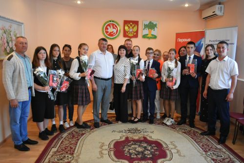 Молодым кайбичанам вручили паспорта