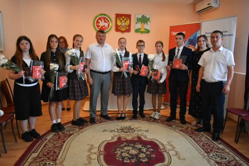 Молодым кайбичанам вручили паспорта