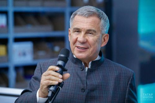 «Россия — это большая и дружная семья»: Минниханов поздравил жителей страны с Днем России
