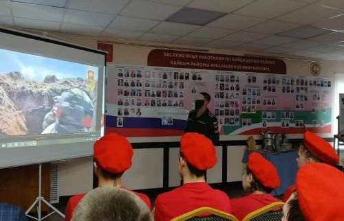 Специалисты отделения социальной помощи семье и детям КЦСОН «Омет» в Кайбицком районе организовали патриотическое мероприятие в День России