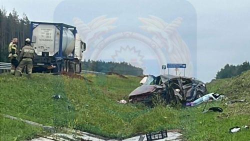 На М12 в Татарстане легковушка столкнулась с грузовиком, один человек погиб