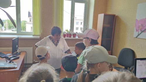 В редакцию газеты «Кайбыч таңнары» («Кайбицкие зори») заглянули ребята из пришкольного лагеря «Дубок» Молькеевской школы