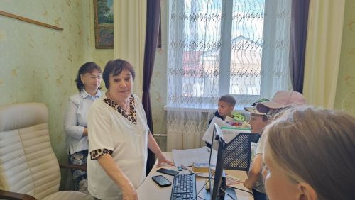 В редакцию газеты «Кайбыч таңнары» («Кайбицкие зори») заглянули ребята из пришкольного лагеря «Дубок» Молькеевской школы