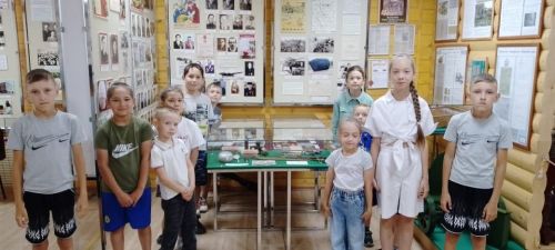 В музее Кайбицкого края ребята из пришкольного лагеря Старочечкабской школы почтили День памяти и скорби