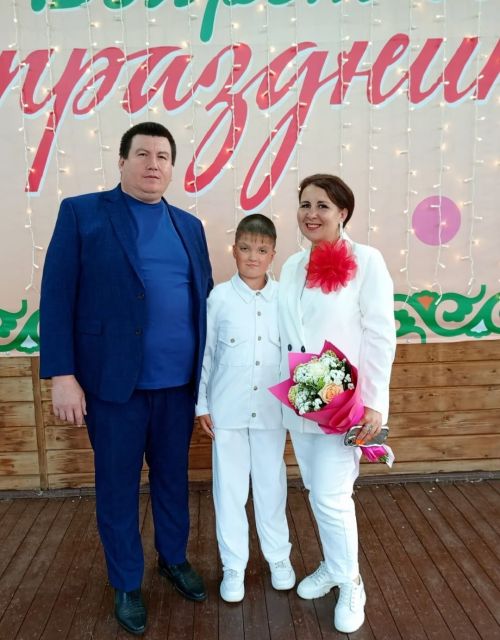 Олы Кайбычның «Имәнлек» паркында «Җырлыйк әле» дип исемләнгән кичке концерт булды