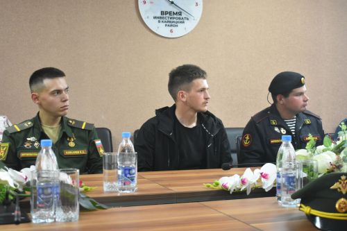В Кайбицах глава района встретился с отслужившими юношами
