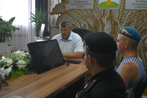 В Кайбицах глава района встретился с отслужившими юношами