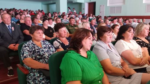 В Большекайбицком доме культуры открылась выставка «Отец Героя»