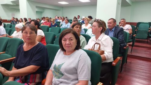 В Большекайбицком доме культуры открылась выставка «Отец Героя»
