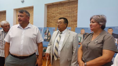 В Большекайбицком доме культуры открылась выставка «Отец Героя»