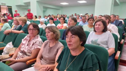 В Большекайбицком доме культуры открылась выставка «Отец Героя»