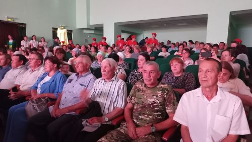 В Большекайбицком доме культуры открылась выставка «Отец Героя»