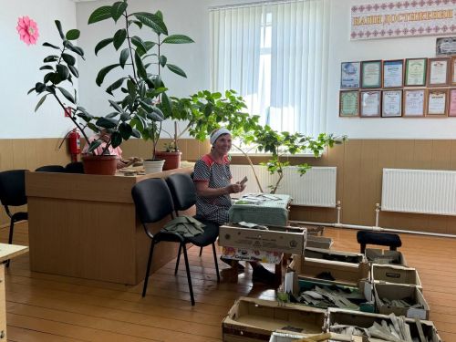 Глава Кайбицкого района Альбер Рахматуллин встретился с волонтерами из Маломеминского поселения, которые плетут маскировочные сети