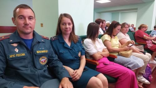 В Большекайбицком доме культуры открылась выставка «Отец Героя»