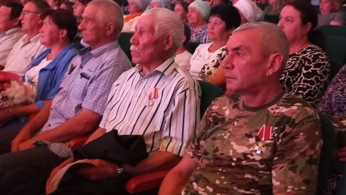 В Большекайбицком доме культуры открылась выставка «Отец Героя»