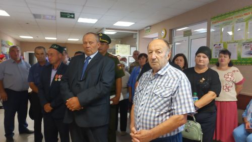 В Большекайбицком доме культуры открылась выставка «Отец Героя»