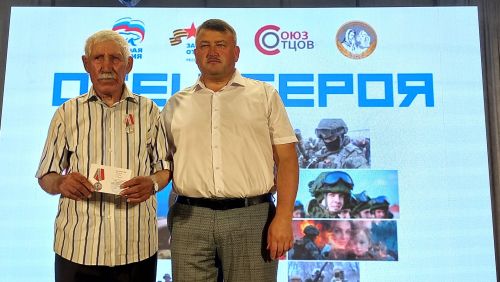 В Большекайбицком доме культуры открылась выставка «Отец Героя»