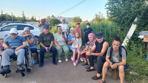 Около двухэтажного дома в Куланге провели вечер отдыха по программе «Наш двор»