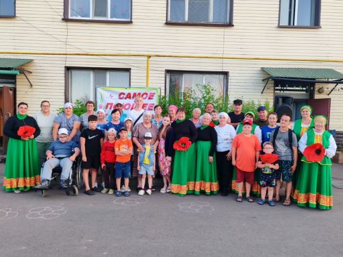 Около двухэтажного дома в Куланге провели вечер отдыха по программе «Наш двор»