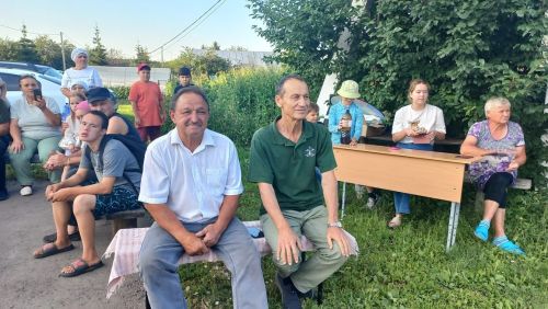 Около двухэтажного дома в Куланге провели вечер отдыха по программе «Наш двор»
