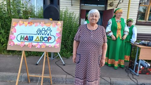Около двухэтажного дома в Куланге провели вечер отдыха по программе «Наш двор»