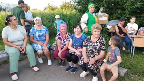 Около двухэтажного дома в Куланге провели вечер отдыха по программе «Наш двор»