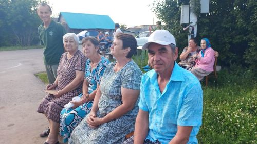 Около двухэтажного дома в Куланге провели вечер отдыха по программе «Наш двор»