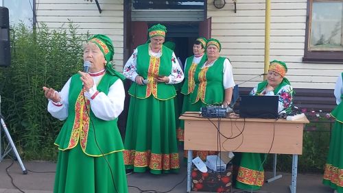 Около двухэтажного дома в Куланге провели вечер отдыха по программе «Наш двор»