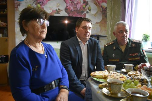 В Кайбицах ветерана педагогической службы поздравили с 90-летием