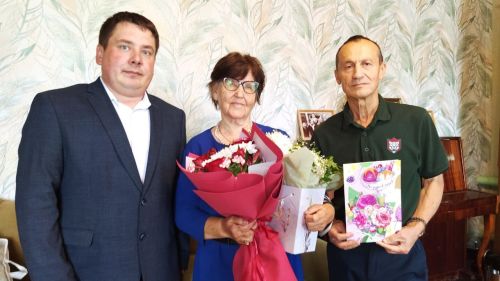 В Кайбицах ветерана педагогической службы поздравили с 90-летием