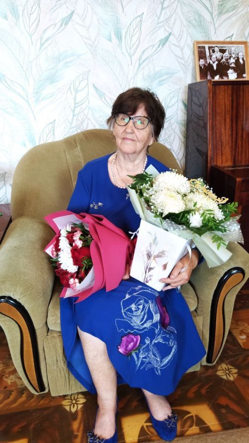 В Кайбицах ветерана педагогической службы поздравили с 90-летием
