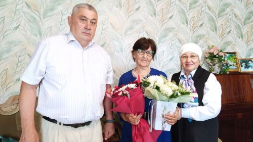 В Кайбицах ветерана педагогической службы поздравили с 90-летием
