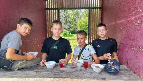 На детском мусульманском Сабантуе в Кайбицах гостей угостили картофелем-фри, попкорном  и пловом