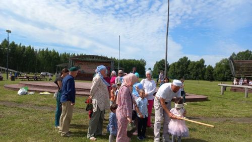 На детском мусульманском Сабантуе в Кайбицах гостей угостили картофелем-фри, попкорном  и пловом