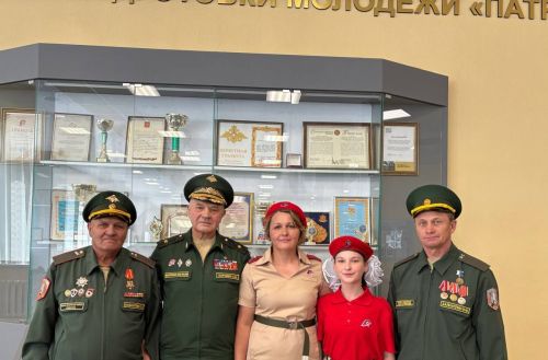 Юнармейцы Кайбицкого района и ветераны ГСВГ поздравили генерал-майора Бородина с 75-летием