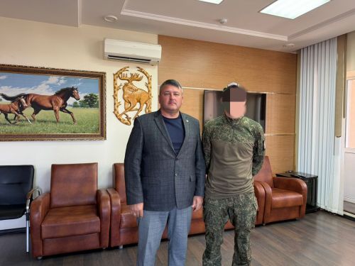 Глава Кайбицкого района провёл встречу с военнослужащим, который недавно вернулся из зоны СВО в отпуск