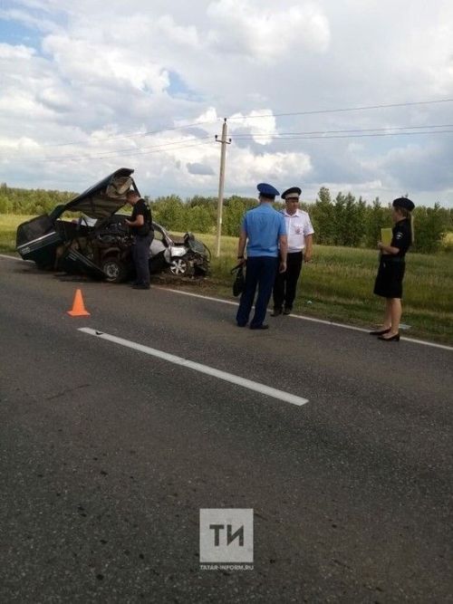Двое погибли в ДТП с грузовиком в Татарстане