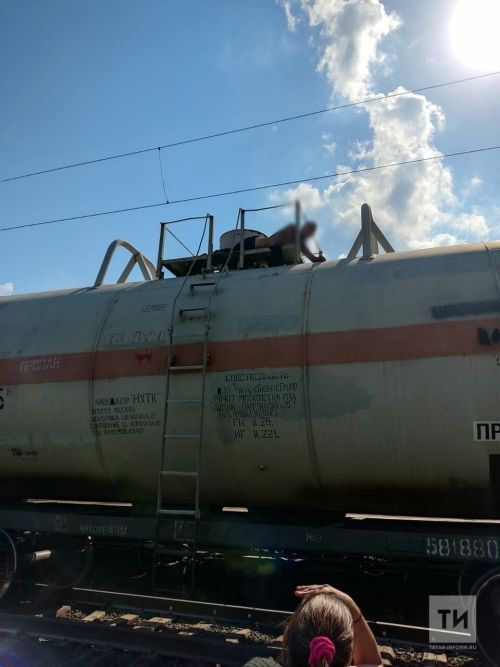 В Татарстане убило током подростка, перелезавшего через вагоны, его приятель в больнице