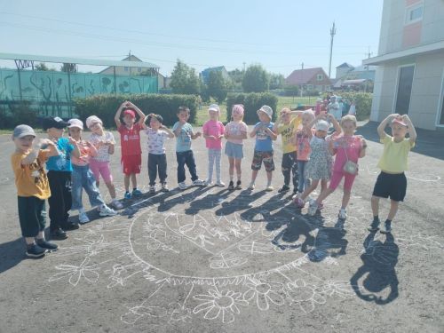 Воспитанники МБДОУ «Большекайбицкий детский сад «Миляшкай» поздравили всех с Днём семьи, любви и верности
