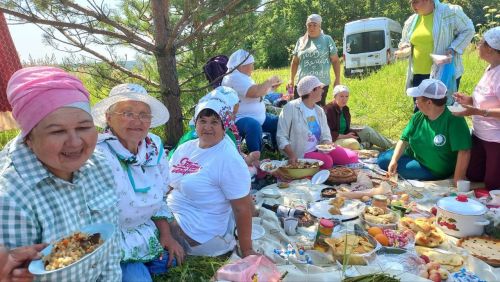 Борындык авылында районның аккалфаклылары һәм ветераннар советлары рәисләре катнашында Мәтрүшкә бәйрәме узды