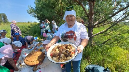 Борындык авылында районның аккалфаклылары һәм ветераннар советлары рәисләре катнашында Мәтрүшкә бәйрәме узды