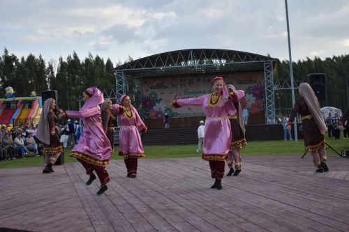Кайбычта кичке уен гөрләп узды