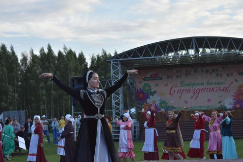 Кайбычта кичке уен гөрләп узды