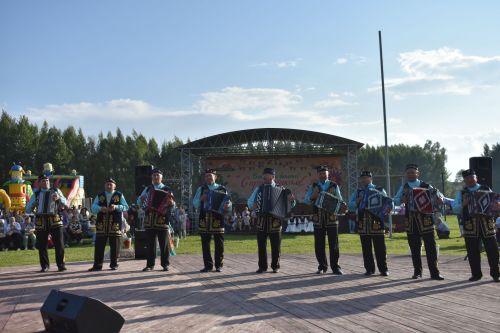 Кайбычта кичке уен гөрләп узды