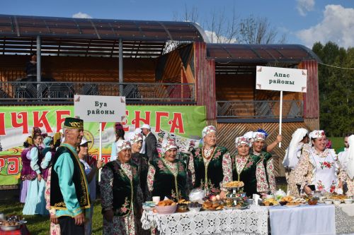 Кайбычта кичке уен гөрләп узды
