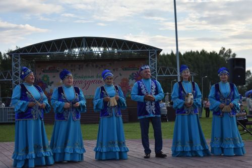 Кайбычта кичке уен гөрләп узды