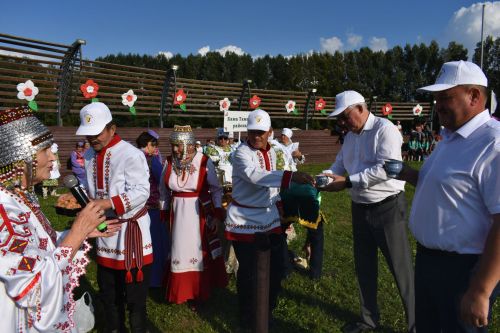 Кайбычта кичке уен гөрләп узды